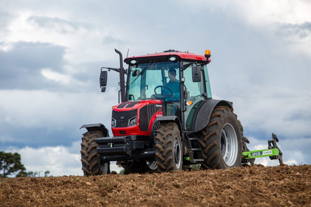 Trator Mahindra 86-110P